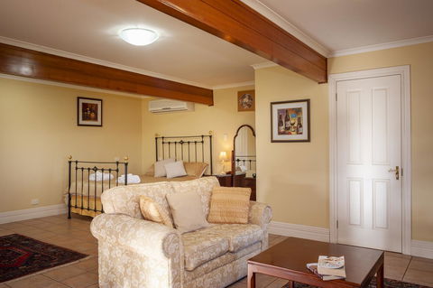 Angaston Saleyards Luxury Accommodation - Darwin Holiday 19
