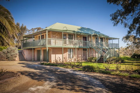 Angaston Saleyards Luxury Accommodation - Darwin Holiday 0