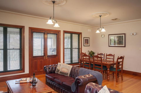 Angaston Saleyards Luxury Accommodation - Darwin Holiday 7