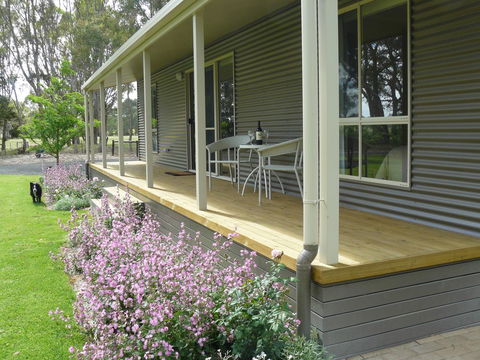 Camawald Coonawarra Cottage B&B - Darwin Holiday 2