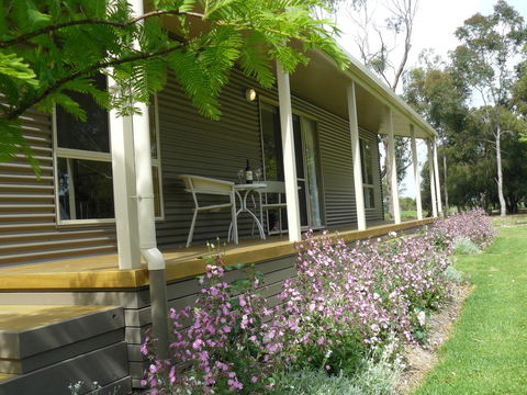 Camawald Coonawarra Cottage B&B - Darwin Holiday 1