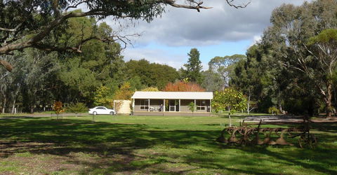 Camawald Coonawarra Cottage B&B - Darwin Holiday 0