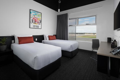 Rydges Pit Lane - Darwin Holiday 32