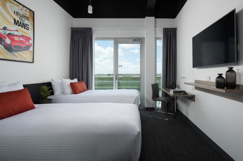Rydges Pit Lane - Darwin Holiday 30