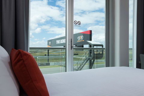 Rydges Pit Lane - Darwin Holiday 22