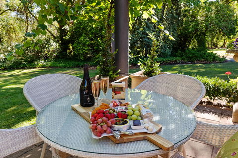Adelaide Hills Retreats - Darwin Holiday 14