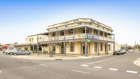 Nightcap At Exeter Hotel - Darwin Holiday 4