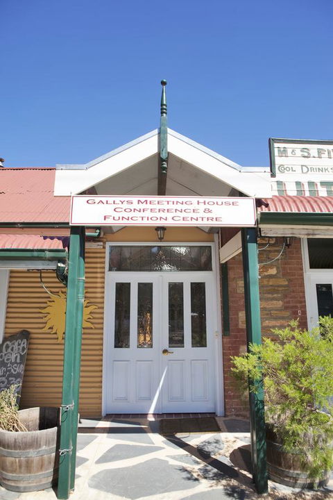 The Fruiterer's - Darwin Holiday 0