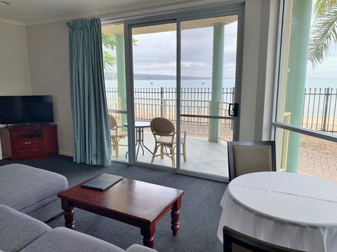 Hilton Beachfront Motel - Darwin Holiday 3