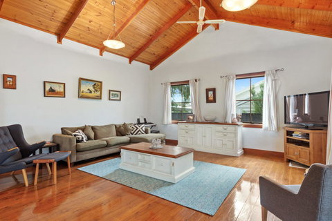 The Log Cabin - 47 Jetty Road - Darwin Holiday 4