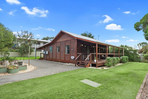 The Log Cabin - 47 Jetty Road - Darwin Holiday 13