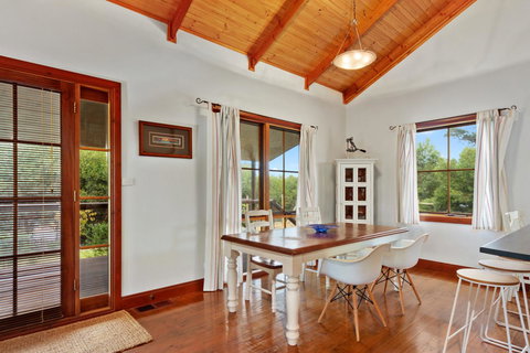 The Log Cabin - 47 Jetty Road - Darwin Holiday 5