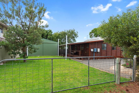 The Log Cabin - 47 Jetty Road - Darwin Holiday 6