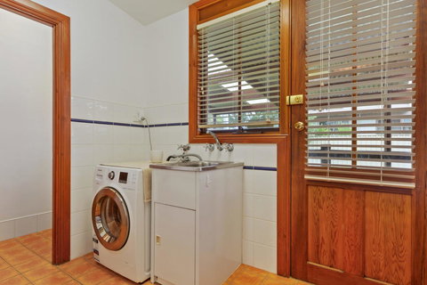 The Log Cabin - 47 Jetty Road - Darwin Holiday 7