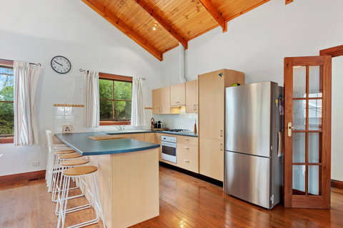 The Log Cabin - 47 Jetty Road - Darwin Holiday 10