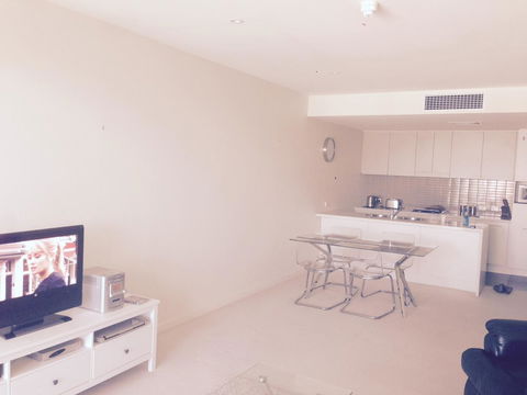 Breakwater Apartment - Darwin Holiday 14