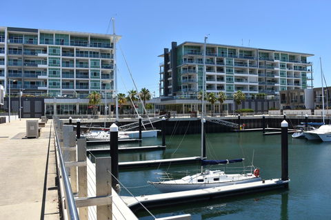 Breakwater Apartment - Darwin Holiday 1