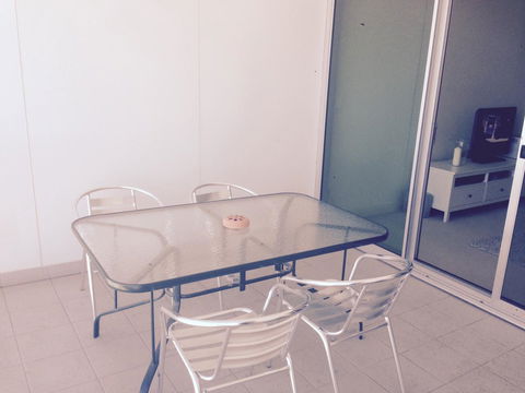 Breakwater Apartment - Darwin Holiday 13