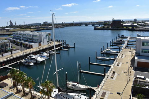 Breakwater Apartment - Darwin Holiday 2
