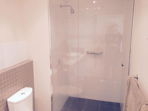 Breakwater Apartment - Darwin Holiday 16
