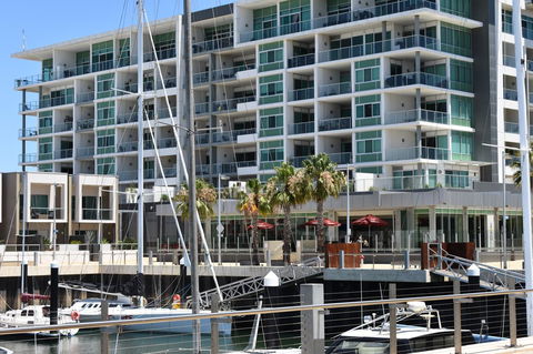 Breakwater Apartment - Darwin Holiday 0