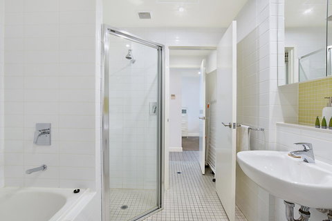 Beachside Luxury & Comfort, Ocean Views In Glenelg - Darwin Holiday 18