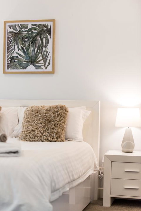 Beachside Luxury & Comfort, Ocean Views In Glenelg - Darwin Holiday 13