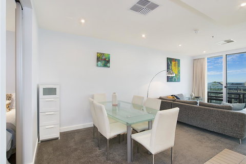 Beachside Luxury & Comfort, Ocean Views In Glenelg - Darwin Holiday 11