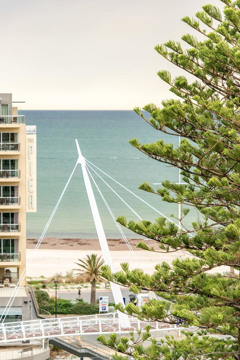 Beachside Luxury & Comfort, Ocean Views In Glenelg - Darwin Holiday 0