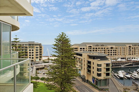 Beachside Luxury & Comfort, Ocean Views In Glenelg - Darwin Holiday 25