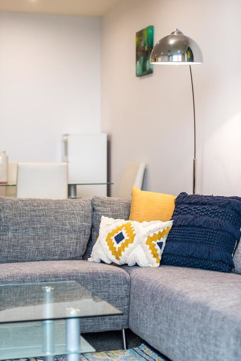 Beachside Luxury & Comfort, Ocean Views In Glenelg - Darwin Holiday 9