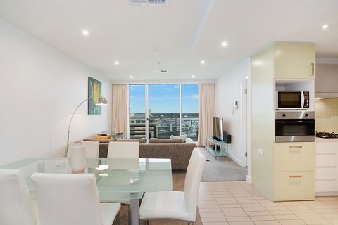 Beachside Luxury & Comfort, Ocean Views In Glenelg - Darwin Holiday 7