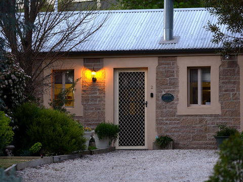 Riesling Trail & Clare Valley Cottages - Darwin Holiday 4