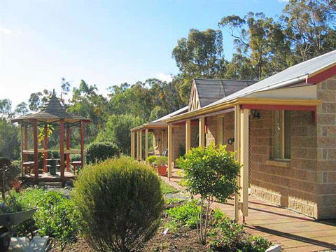 Riesling Trail & Clare Valley Cottages - Darwin Holiday 0