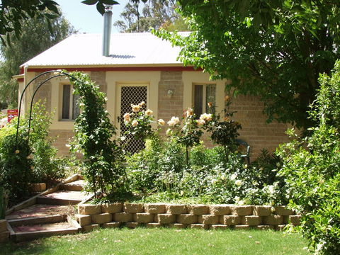 Riesling Trail & Clare Valley Cottages - Darwin Holiday 3
