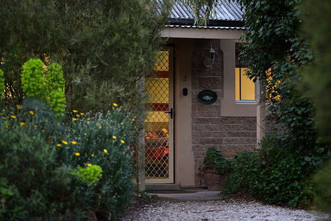 Riesling Trail & Clare Valley Cottages - Darwin Holiday 1