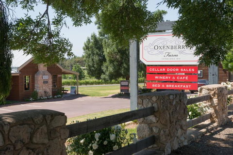 OXENBERRY FARM - Darwin Holiday 0