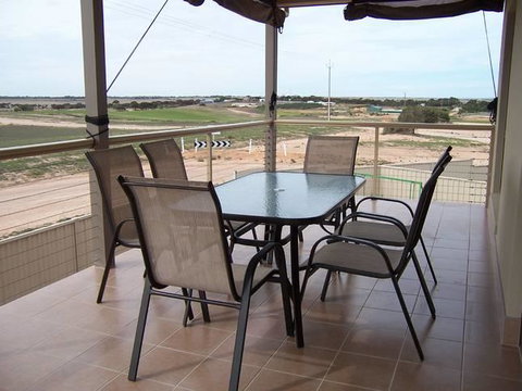 Relax On Par - Darwin Holiday 11