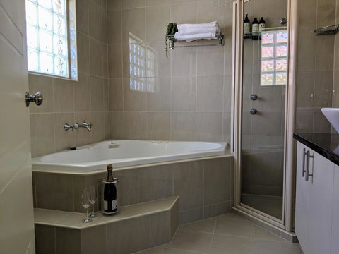 Ochre Point Beach House On Moana Seafront - Darwin Holiday 9