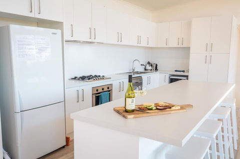 Middle River Beach House, Western House - Darwin Holiday 3