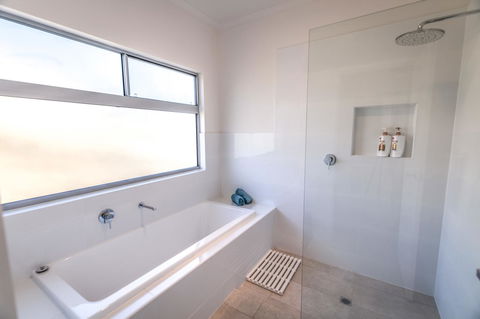 Middle River Beach House, Western House - Darwin Holiday 12