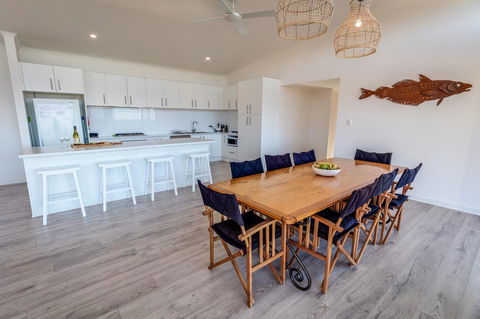 Middle River Beach House, Western House - Darwin Holiday 4