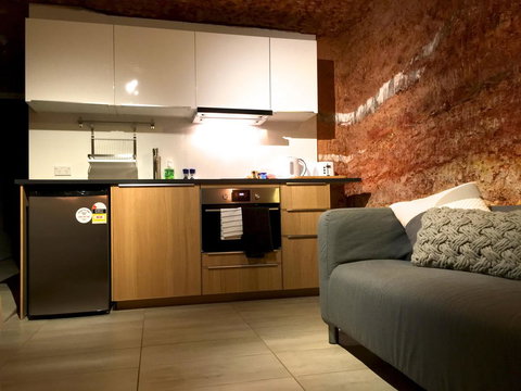 The Lookout Cave Underground Motel - Darwin Holiday 13