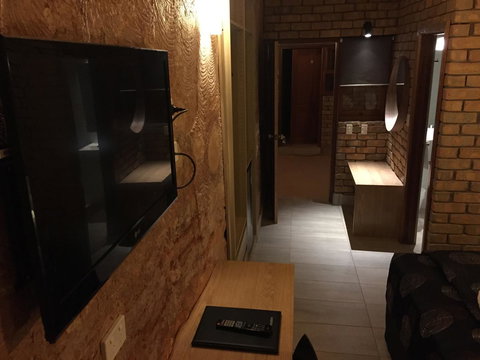 The Lookout Cave Underground Motel - Darwin Holiday 26