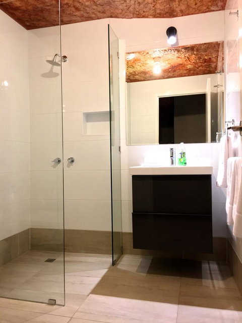 The Lookout Cave Underground Motel - Darwin Holiday 11