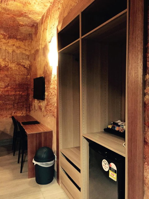 The Lookout Cave Underground Motel - Darwin Holiday 36