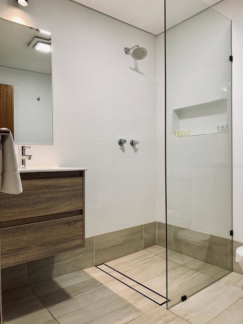 The Lookout Cave Underground Motel - Darwin Holiday 1