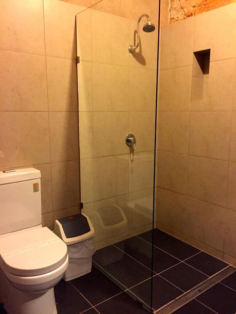 The Lookout Cave Underground Motel - Darwin Holiday 31