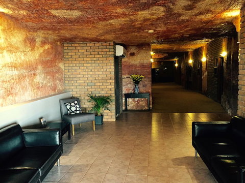 The Lookout Cave Underground Motel - Darwin Holiday 18