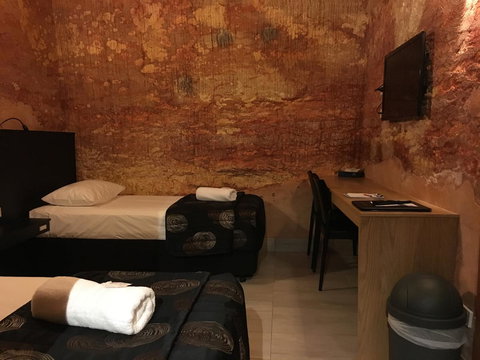 The Lookout Cave Underground Motel - Darwin Holiday 12